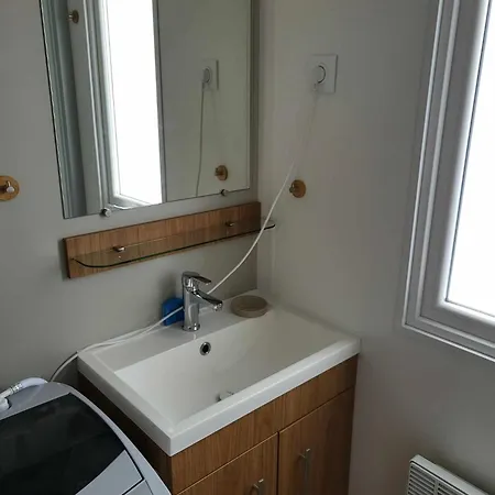 Kemping Mobilhome Au Bord De L'eau *