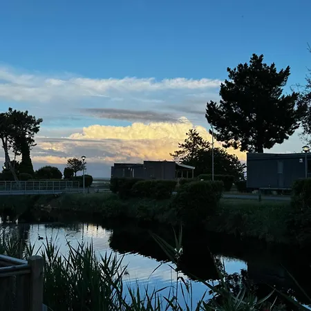 Camping Mobilhome Au Bord De L'eau