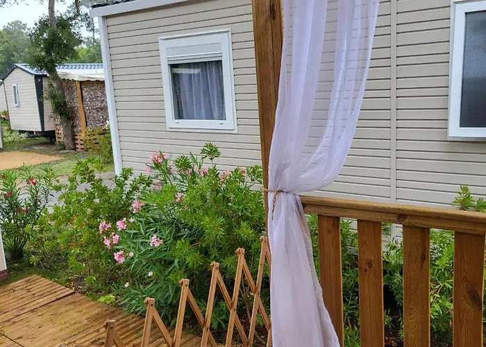 Mobilhome Au Bord De L'eau *